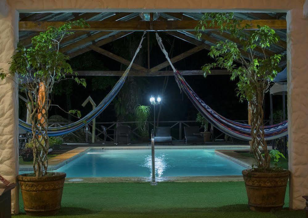 Bugabutik Hotel Resort Cocles Beach Exterior photo