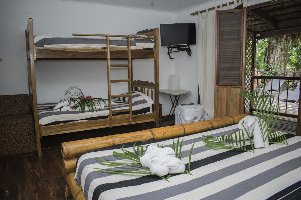 Bugabutik Hotel Resort Cocles Beach Exterior photo