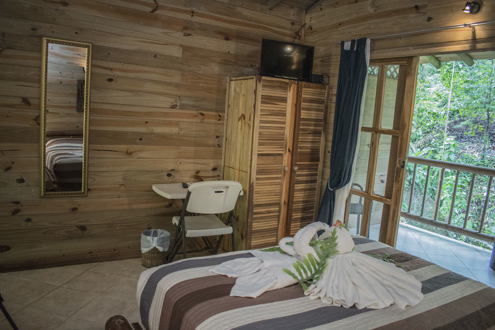 Bugabutik Hotel Resort Cocles Beach Exterior photo